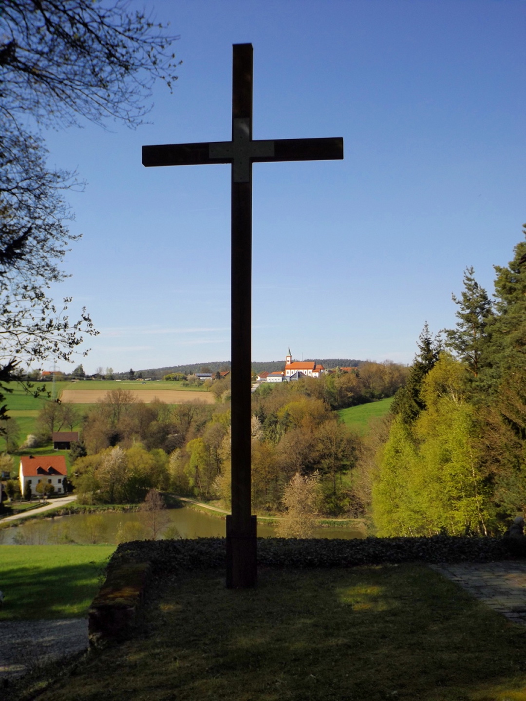 Kreuz und Kirche
